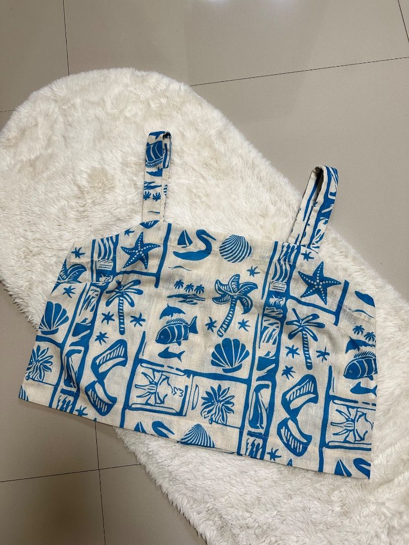 Linen Printed top (Category: Sleeveless) located in Davao. Submitted by theresetshelf (Listing ID 1459872697, Image 1). Description: 🐚 Linen 🐚 unique print 🐚comfy .