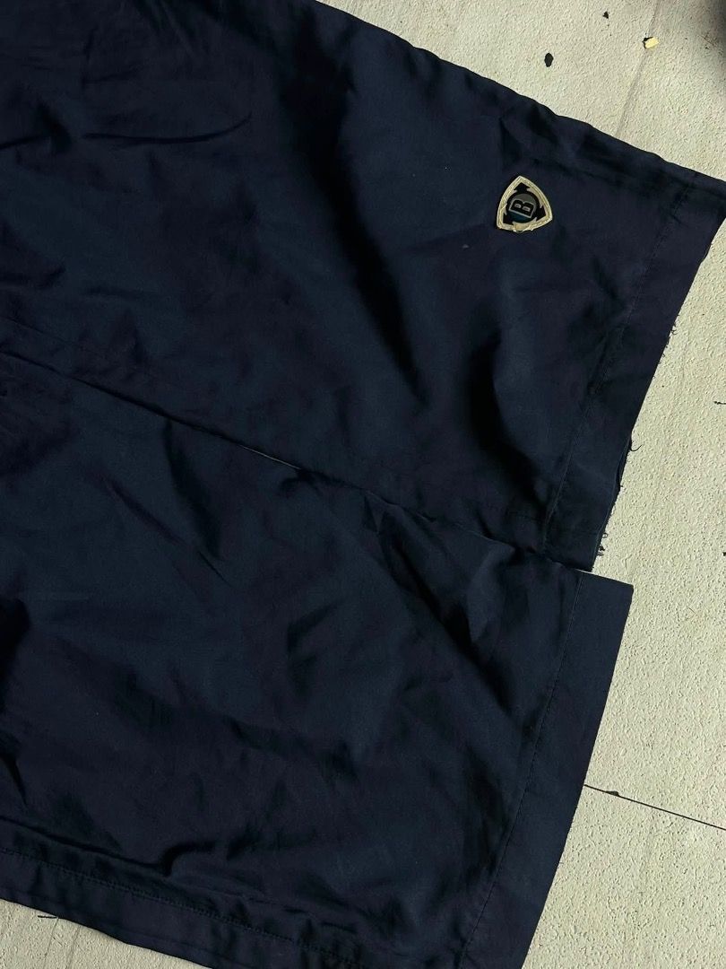 li-ning track pants (Category: Joggers) located in Manila. Submitted by nb_thriftshop (Listing ID 1461064102, Image 3). Description: li ning track pants waist 30 to 40 lenght 43 leg hole 9 thigh 14 no issue washed has lace.