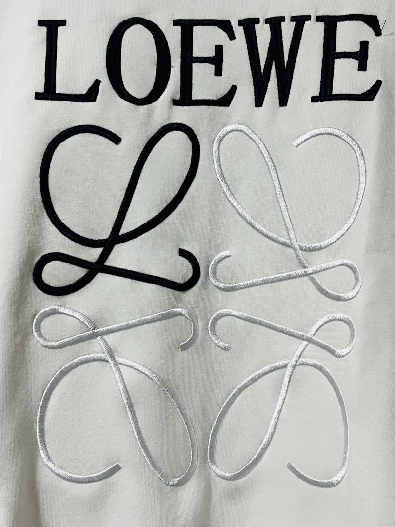 LOEWE White Embroidered Logo Crewneck Sweatshirt (Category: Coats, Jackets and Outerwear) located in Mandaue City. Submitted by chuchi152615 (Listing ID 1461098533, Image 2). Description: - White LOEWE Sweatshirt - Features iconic embroidered LOEWE anagram logo - Classic crewneck design - Ribbed cuffs and hem for a comfortable fit - Perfect for stylish everyday wear.