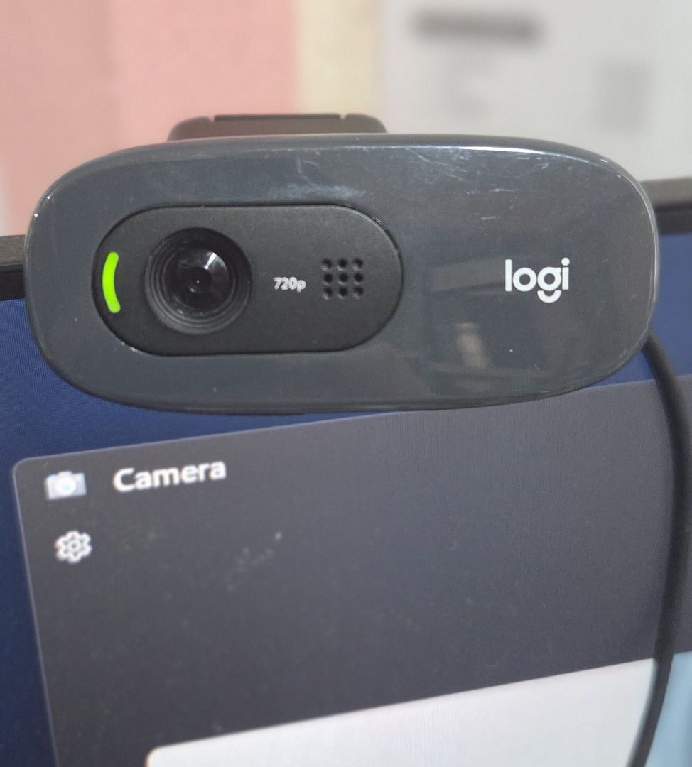 Logitech 720p Webcam (Category: Webcams) located in Buguias. Submitted by pufflydeclutter_ph (Listing ID 1460852518, Image 2). Description: Dina po nagagamit kasi may ibang ginagamit na webcam. Mainly used for homebased works and video calls. Issue: Signs of Usage only. - Logitech Webcam - No box - 720p Resolution - Ideal for video calls and streaming - Plug and Play setup - Excellent working condition - Selling due to upgrade 📌 ITEM DETAILS • C