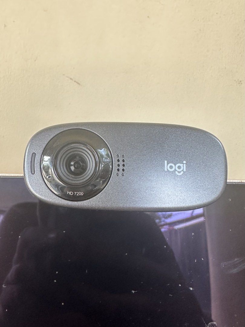 Logitech C310 Webcam (Category: Webcams) located in Mandaue City. Submitted by sixofdeynee (Listing ID 1460937770, Image 2). Description: Logitech C310 - P850 (original price: P2000+) - Widescreen HD video calls - improved coloring, better lowlight performance - up to 1280 x 720 px 30 fps - built in mic with noise reduction - hi-speed USB 2.0 certified - universal clip fits laptops & monitors - Logitech Rightlight technology .