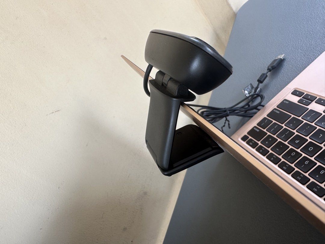 Logitech C310 Webcam (Category: Webcams) located in Mandaue City. Submitted by sixofdeynee (Listing ID 1460937770, Image 3). Description: Logitech C310 - P850 (original price: P2000+) - Widescreen HD video calls - improved coloring, better lowlight performance - up to 1280 x 720 px 30 fps - built in mic with noise reduction - hi-speed USB 2.0 certified - universal clip fits laptops & monitors - Logitech Rightlight technology .