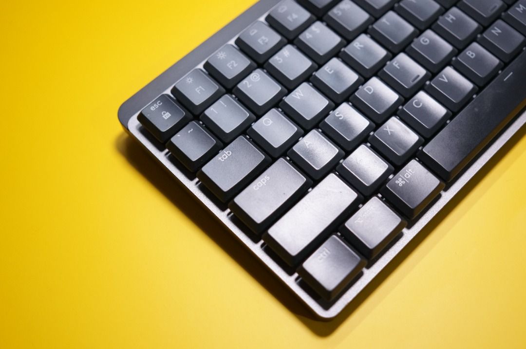 Logitech MX Mechanical – Full Size Layout (Category: Computer Keyboard) located in Baguio. Submitted by duenell.027 (Listing ID 1460936016, Image 1). Description: ⌨️ Logitech MX Mechanical – Full Size Layout • Good Condition • Sign of Usage • Switch: Red Switch • Layout: Full Size • Overall: Working properly • Missing: 4 Arrow Keys • Included: 4 pcs Transparent Keycaps — para sa apat na keys • Perfect for: Office, Work From Home, Productivity 📌 