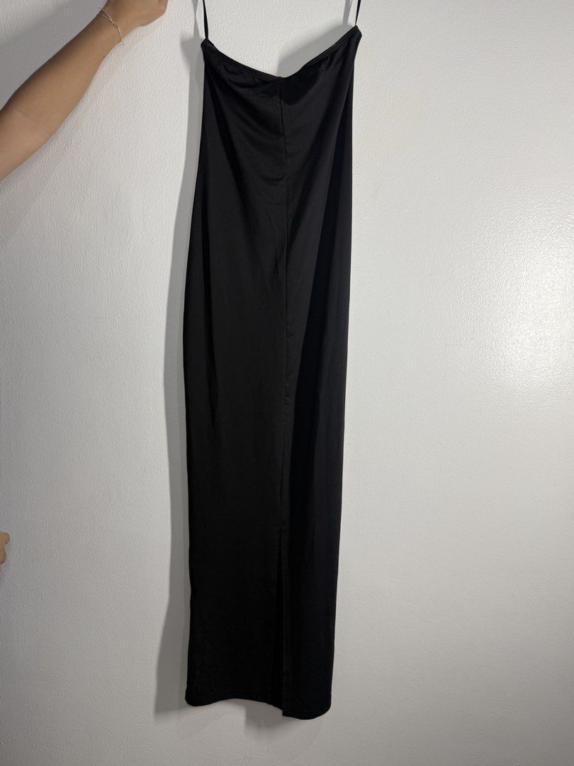 Long Black Strapless Maxi elegant Dress with Slit (Category: Dresses) located in Angeles City. Submitted by lesmiz24601 (Listing ID 1460972557, Image 1). Description: - Long black strapless maxi dress - Slit at the bottom for easy movement - Simple and sleek design - Versatile: dress up or down - Thin spaghetti straps - Material has a slight sheen.
