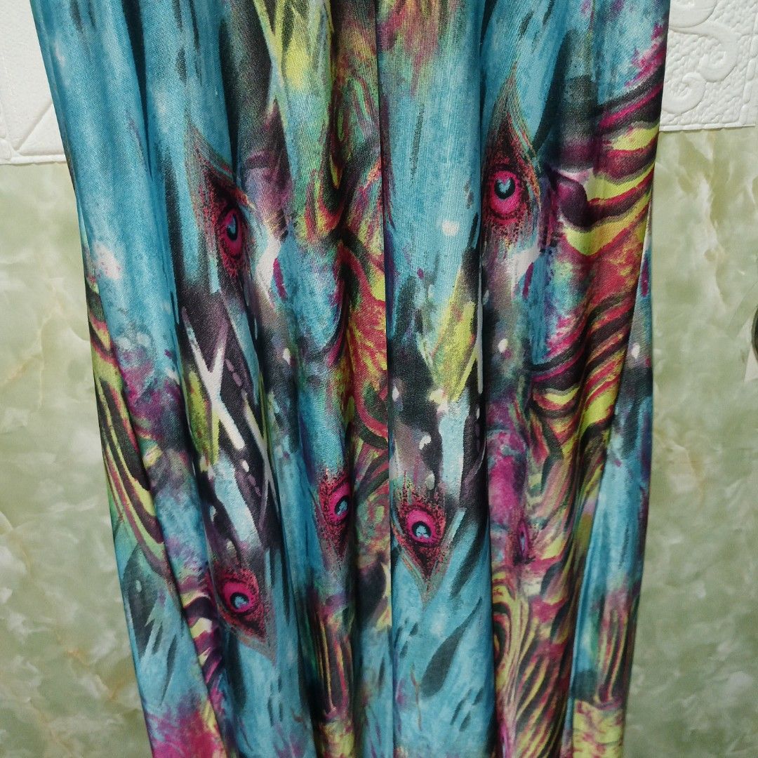 Long Halter Dress (Category: Dresses) located in Cavite. Submitted by yaelarkai0_ (Listing ID 1461051164, Image 2). Description: Has a small flaw inside the dress around the chest, big tear but not visible. + SF.