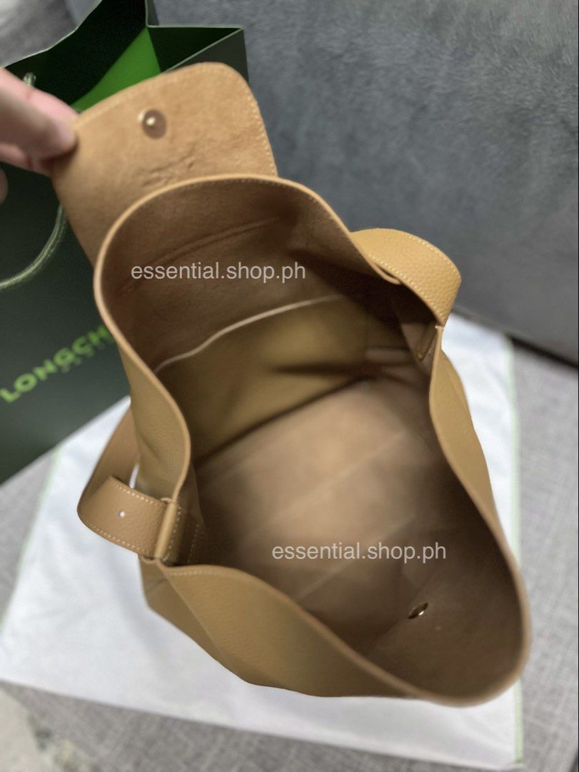 Longchamp Le Cadence L Shoulder Bag In Dulce (Category: Luxury Bags & Wallets) located in Manila. Submitted by essential.shop.ph (Listing ID 1461044863, Image 3). Description: PREORDER. 7-10 Days ETA ☺️ Longchamp Le Cadence L Shoulder Bag in Dulce ***Actual color difficult to capture due to lighting conditions. The leathers of Longchamp bags may have subtle variations. These reflect the vivid nature of the leathers used in our workshops and revea