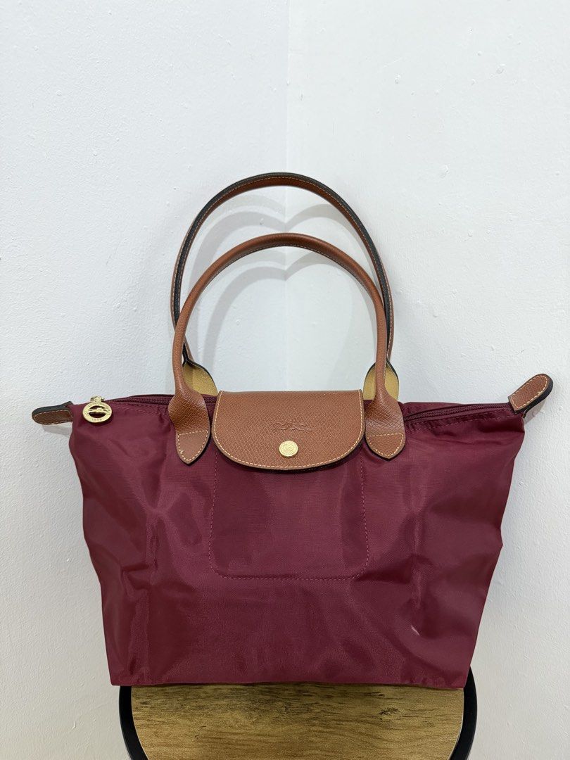 Longchamp Le Pliage Burgundy (Category: Tote Bags) located in Quezon City. Submitted by h.eart (Listing ID 1461063562, Image 1). Description: Condition: 9/10 Barely used Size: Med Mall pullout Actual photos and last price posted .