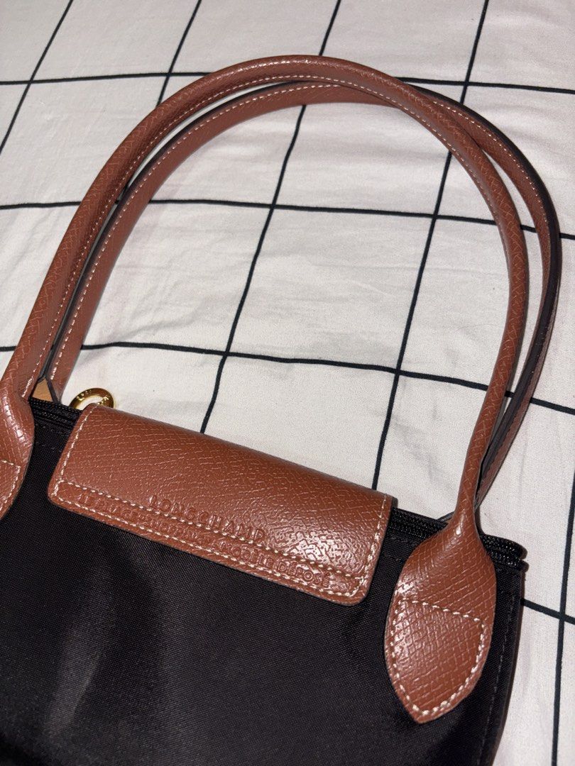 Longchamp Le Pliage Medium (Category: Shoulder Bags) located in Quezon City. Submitted by claire.7 (Listing ID 1461055268, Image 3). Description: ** never been used ** from us outlet ** minor edge wear and scuffing along the straps due to storage mop: gcash or maribank mod: lalamove.