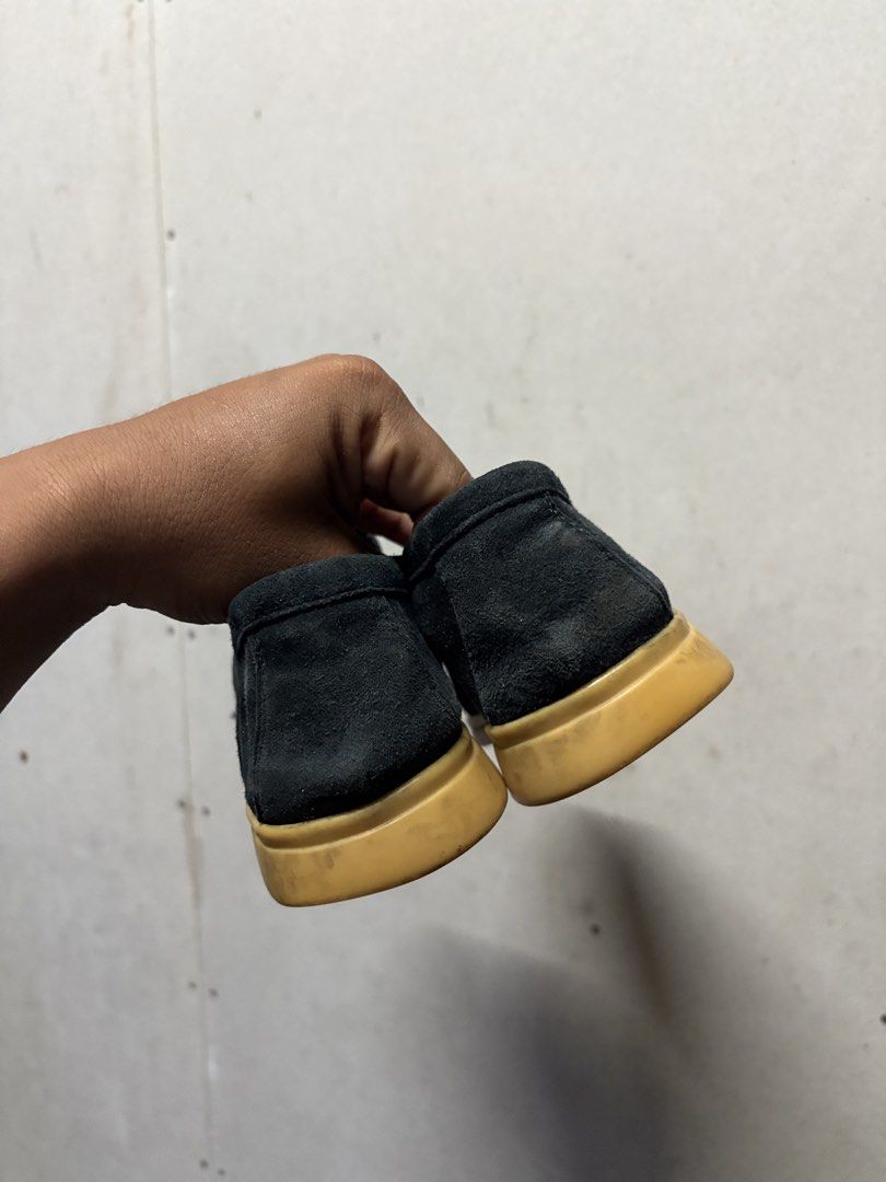 Loro Piana Summer walk (Category: Sneakers) located in Cagayan de Oro. Submitted by _kai.thrift (Listing ID 1460929894, Image 3). Description: Navy blue Size 37.