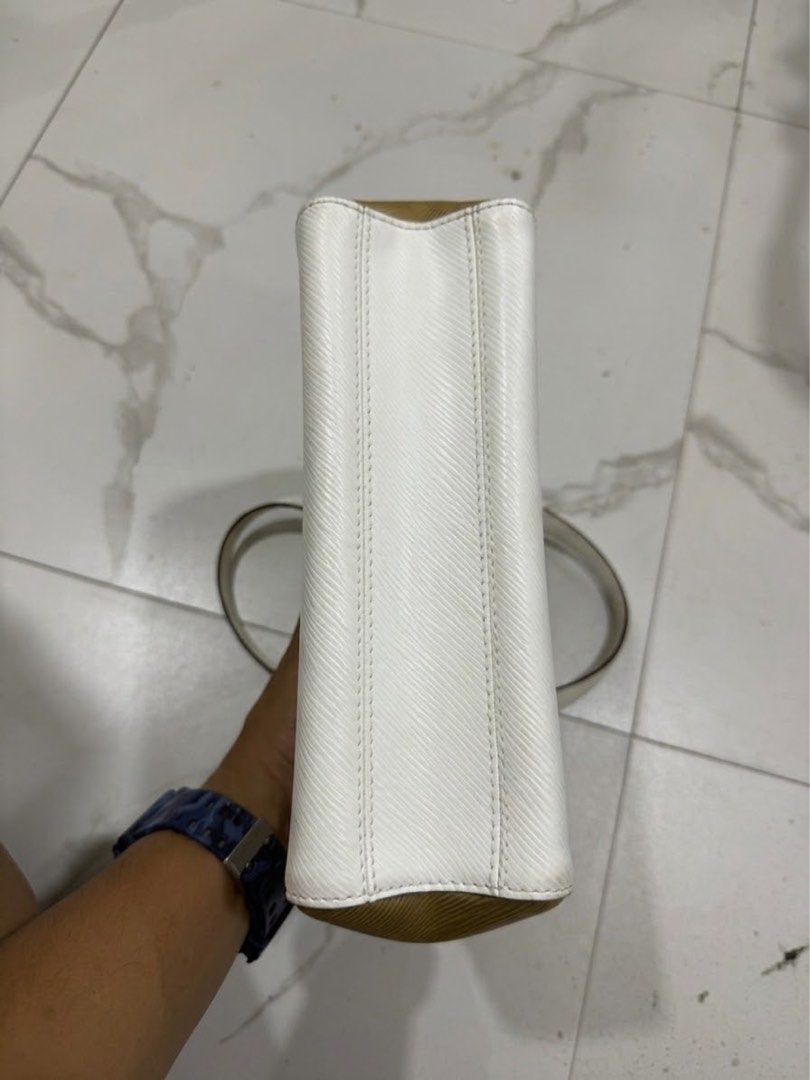 Louis Vuitton (Category: Luxury Bags & Wallets) located in Bacolod City. Submitted by kitcarsonduff (Listing ID 1460958939, Image 3). Description: Louis Vuitton almost new Shoulder Bag featuring textured leather and a gold-tone LV twist-lock closure.
