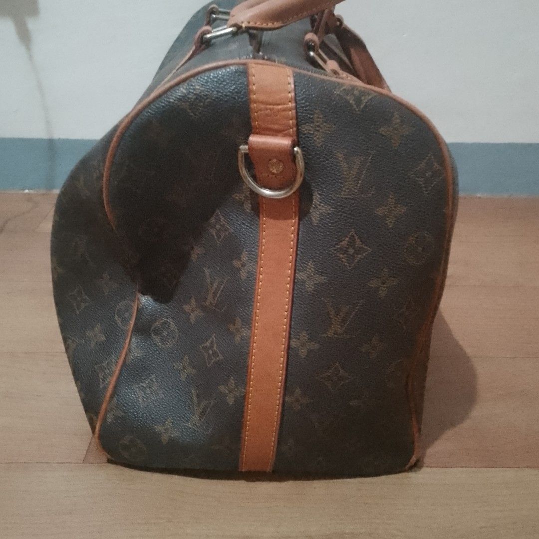 Louis Vuitton Monogram Keepall 55 Duffle Bag (Category: Luxury Bags & Wallets) located in Valenzuela. Submitted by jmateo52697 (Listing ID 1461053336, Image 3). Description: - Classic Louis Vuitton Keepall 50 - Monogram canvas with tan leather trim and handles - Ideal for weekend trips or carry-on luggage - Spacious interior - Smoothly functioning zippers - A timeless piece for travel.
