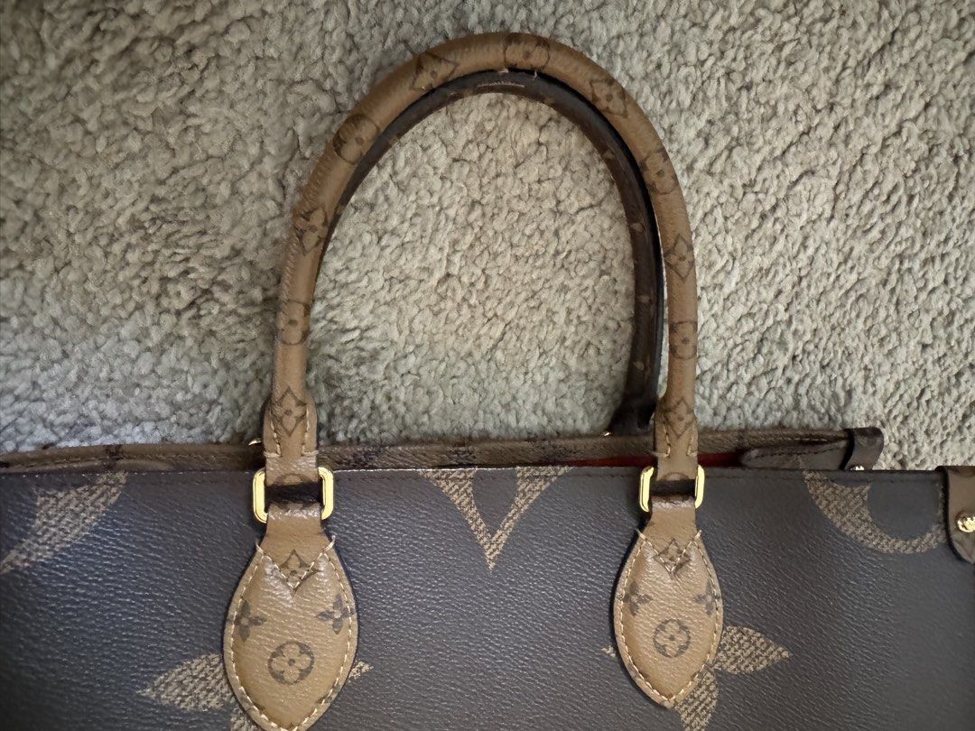 Louis Vuitton OnTheGo MM M45321 Monogram Reverse Tote Bag Complete Set (Category: Tote Bags) located in Manila. Submitted by wisehorse.d929fd (Listing ID 1460934542, Image 2). Description: Authentic Louis Vuitton OnTheGo MM in Monogram / Monogram Reverse, model M45321. Purchased directly from Louis Vuitton Philippines on January 4, 2021. Original purchase price was ₱138,000. A beautiful and very practical MM size with the signature Giant Monogram