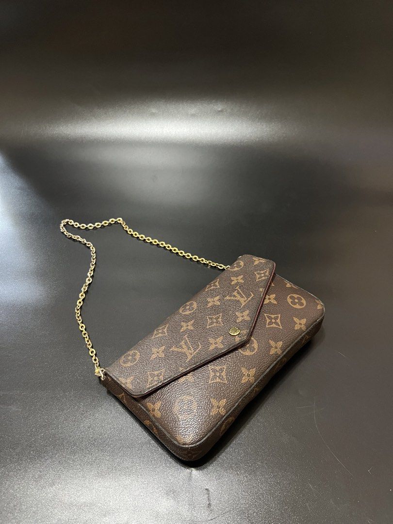 ‼️NA‼️Louis Vuitton Pochette (Category: Luxury Bags & Wallets) located in Cebu City. Submitted by sexyclosetph2.0 (Listing ID 1461057989, Image 2). Description: In good condition No issues Coded Still very nice po Clean inside and outside Gandaaaa! .
