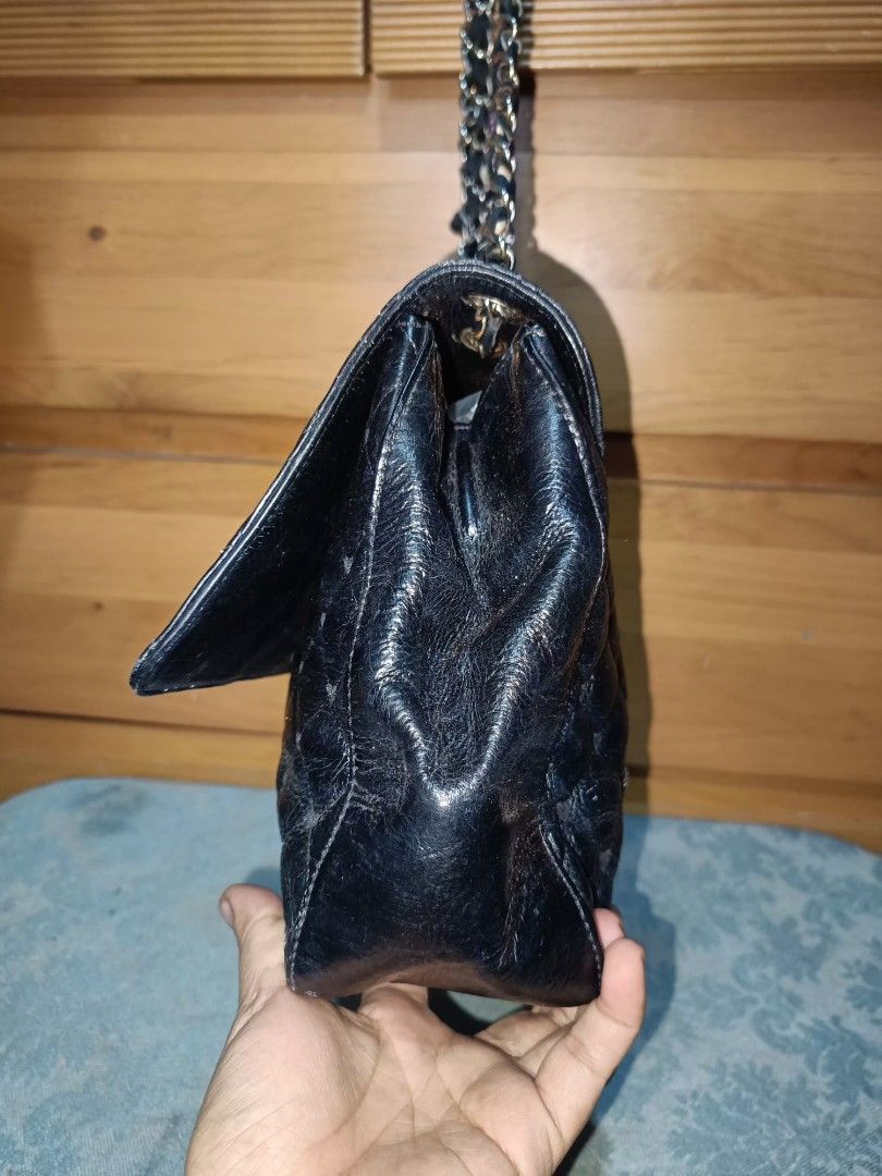 Lovcat Sling / Shoulder Bag (Category: Shoulder Bags) located in Baguio. Submitted by roselleshiddentreasures13384 (Listing ID 1460941394, Image 3). Description: 🌸Genuine Leather Material 🌸No Major Issue 🌸Normal Signs Of Use Only 📏Meduim - Semi Large Size 🖼️Check All Photos For Other Details 🌸Limit Your Expectation The Item Is Preloved From Ukay ❌No Return No Exchange. ❗.