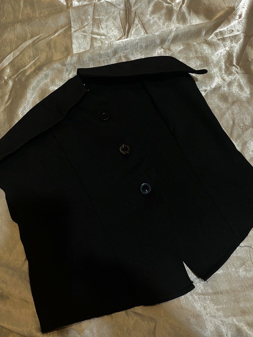 Lovito Black Button-Up Collared Top (Category: Blouses) located in Manila. Submitted by rhian_leighhh (Listing ID 1461113758, Image 1). Description: - Brand: Lovito - Color: Black - Neckline: Collared - Closure: Button-up front - Special Feature: Unique cut hem - Styling: Versatile, great for different looks - Condition: Please check photos for details.