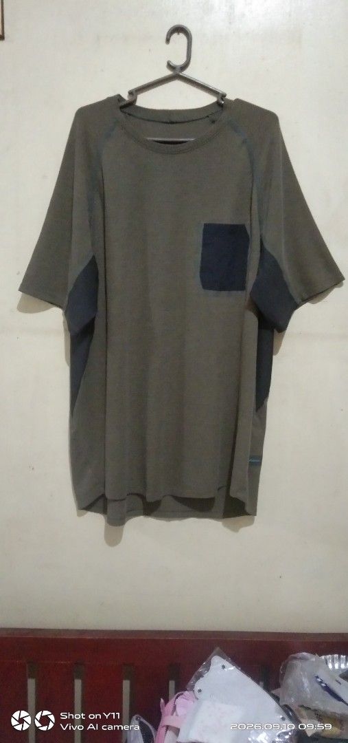 Lululemon outdoor pocket tshirt (Category: Tshirts & Polo Shirts ) located in Quezon City. Submitted by okeykathrift (Listing ID 1460936782, Image 1). Description: Lululemon outdoor pocket tshirt Size: L (Fits medium to XL) Dimensions: 28 in (length from shoulder to waist) / 21 in (body width) Issues: No neck tag and wash tags. Still in good condition es: .