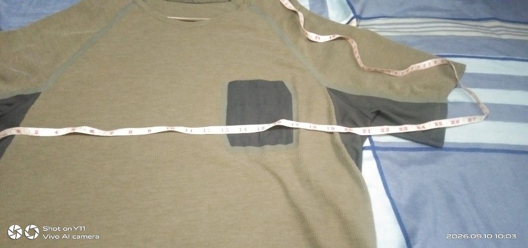 Lululemon outdoor pocket tshirt (Category: Tshirts & Polo Shirts ) located in Quezon City. Submitted by okeykathrift (Listing ID 1460936782, Image 3). Description: Lululemon outdoor pocket tshirt Size: L (Fits medium to XL) Dimensions: 28 in (length from shoulder to waist) / 21 in (body width) Issues: No neck tag and wash tags. Still in good condition es: .