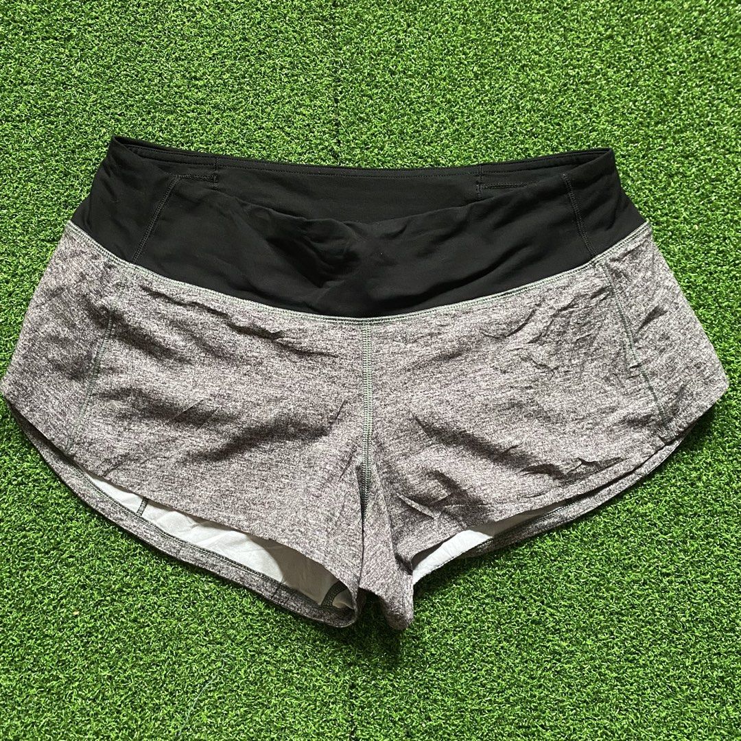LULULEMON SEXY SHORT (Category: Shorts) located in Zaragoza. Submitted by 9701026734 (Listing ID 1461018070, Image 1). Description: LULULEMON SEXY SHORT LIKE NEW DOT 4 DIMES W 28 / L 7 leg hole 11.5 COLOR RATE 10/10 CONDITION 10/10 NO ISSUE .