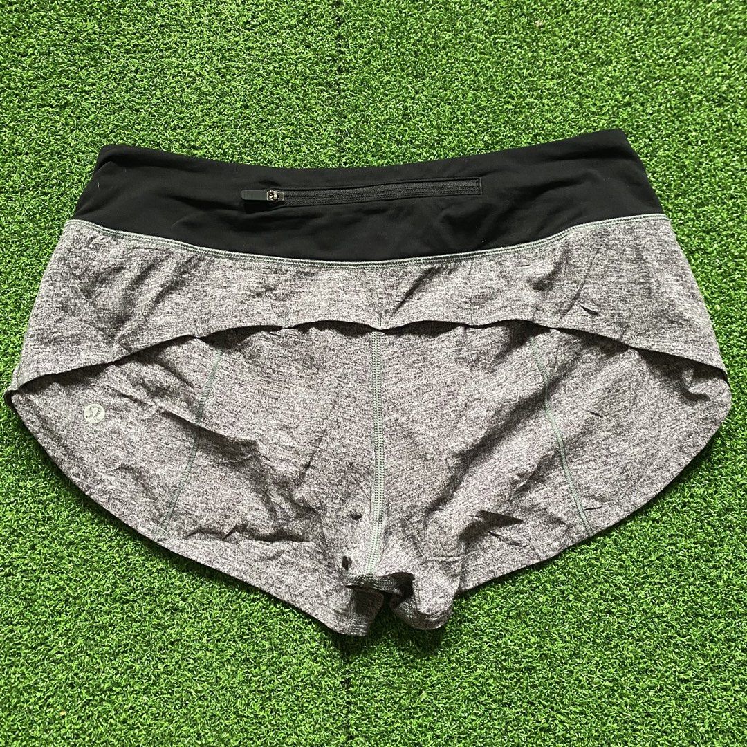 LULULEMON SEXY SHORT (Category: Shorts) located in Zaragoza. Submitted by kurlarances (Listing ID 1461036914, Image 2). Description: LULULEMON SEXY SHORT LIKE NEW DOT 4 DIMES W 28 / L 7 leg hole 11.5 COLOR RATE 10/10 CONDITION 10/10 NO ISSUE.