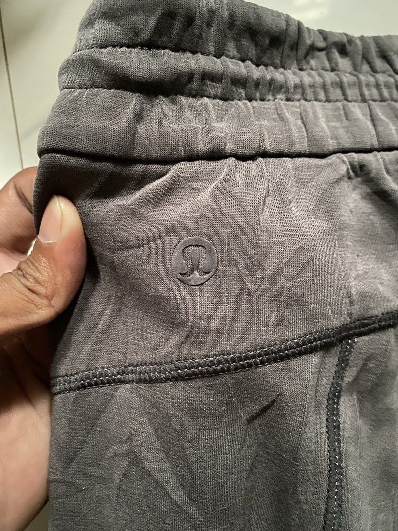 LULULEMON SWEATPANTS (Category: Activewear) located in Zaragoza. Submitted by 9701026734 (Listing ID 1461018818, Image 3). Description: LULULEMON SWEATPANTS LIKE NEW DOT 12 DIMES W 26-30 / L 41 leg hole 8 COLOR RATE 9.8/10 CONDITION 9.8/10 NO ISSUE .