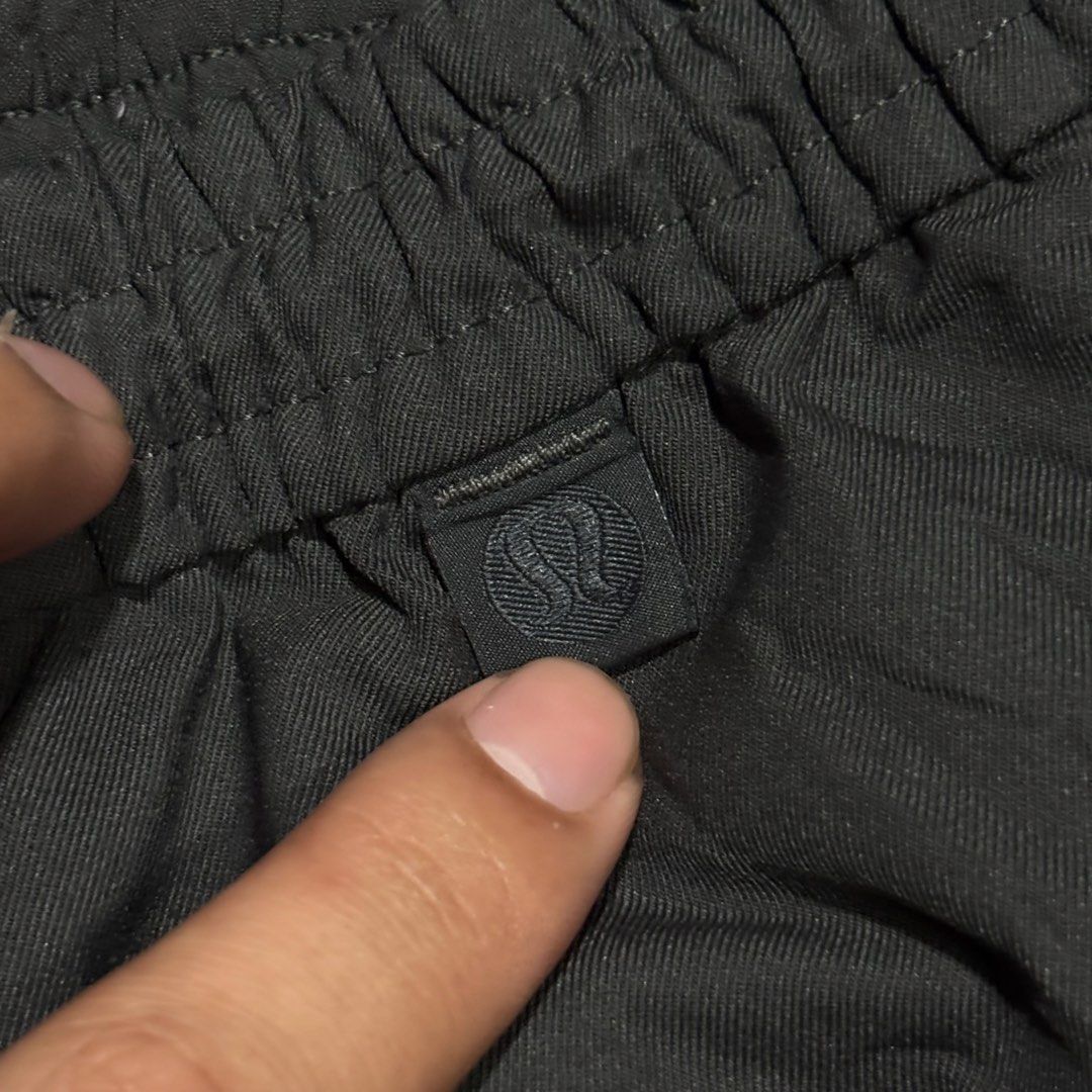 Lululemon Woven Cargo Short (Category: Shorts) located in Quezon City. Submitted by thriftg00dies (Listing ID 1461093861, Image 2). Description: Waist: Adjustable Length: 19 Thigh: 14 Hem: 12 Color rate: 9/10 Condition: 9/10 No washtag but Authentic.