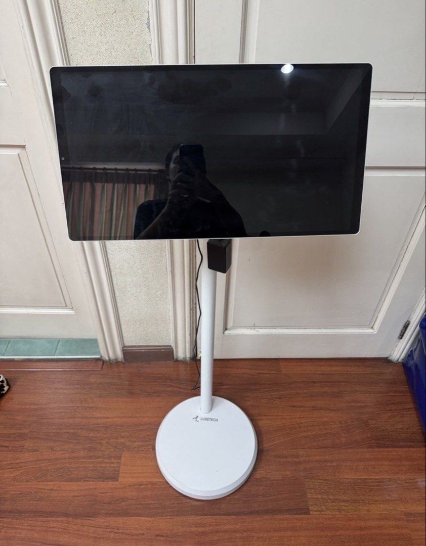 Luxetech pirtable TV 128GB with Stand (Category: Android) located in Pasig City. Submitted by shervin2025 (Listing ID 1460975856, Image 1). Description: - Luxetech Tablet - 128GB Storage - Comes with white stand, ready to use - Screen shows storage and device info - Ideal for various uses - Includes power adapter.