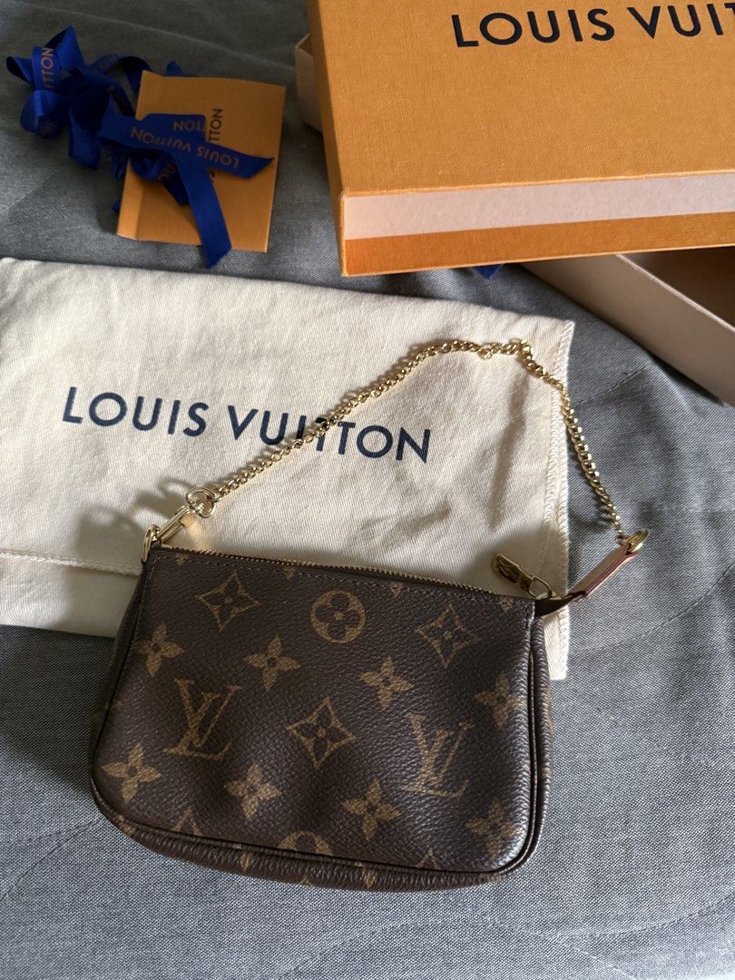 LV Mini Pochette Like New (Category: Luxury Bags & Wallets) located in Manila. Submitted by curated.by.cristine (Listing ID 1461089298, Image 1). Description: 100% authentic.