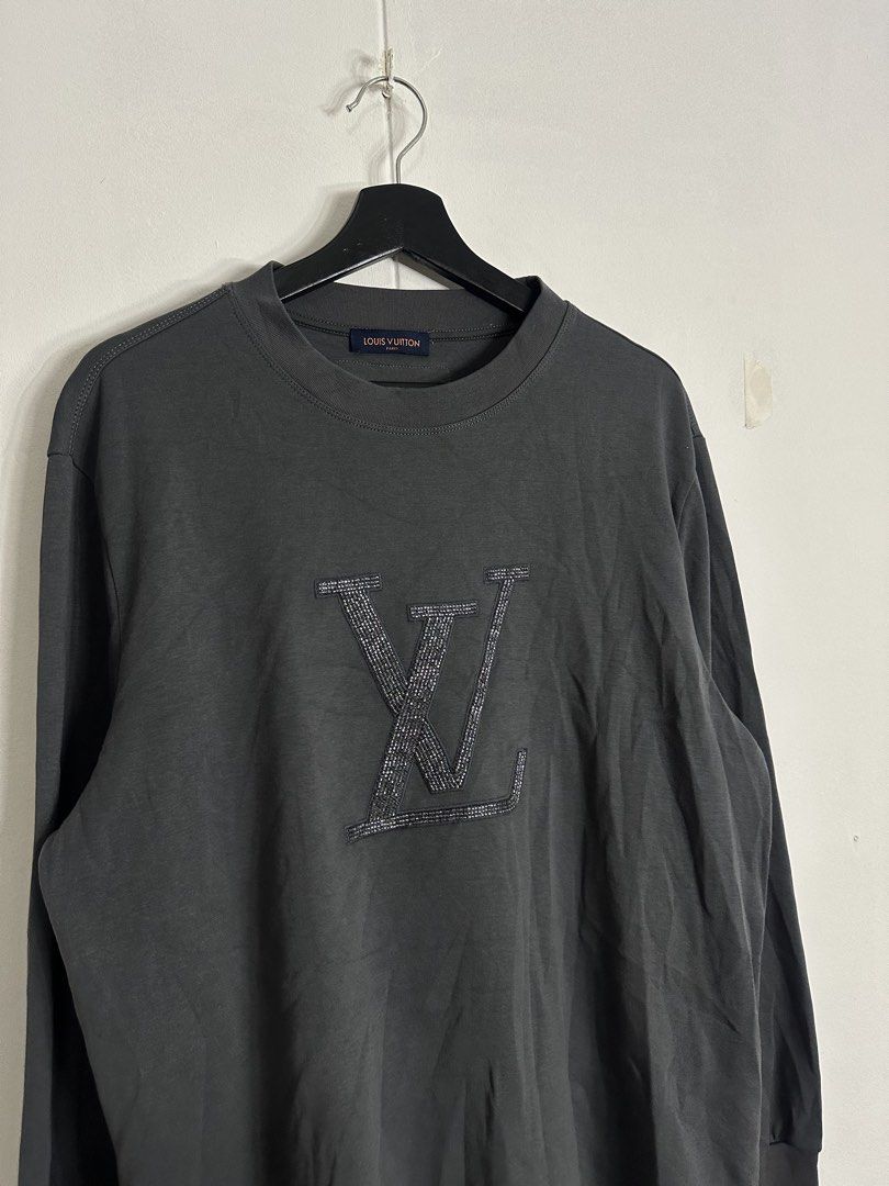 LV pullover jacket (Category: Coats, Jackets and Outerwear) located in Las Pinas. Submitted by archimedes.joaquin (Listing ID 1460952185, Image 3). Description: Good as new - 9.8/10 color rate - sz Large-XL 24 width 29 length - No issue.