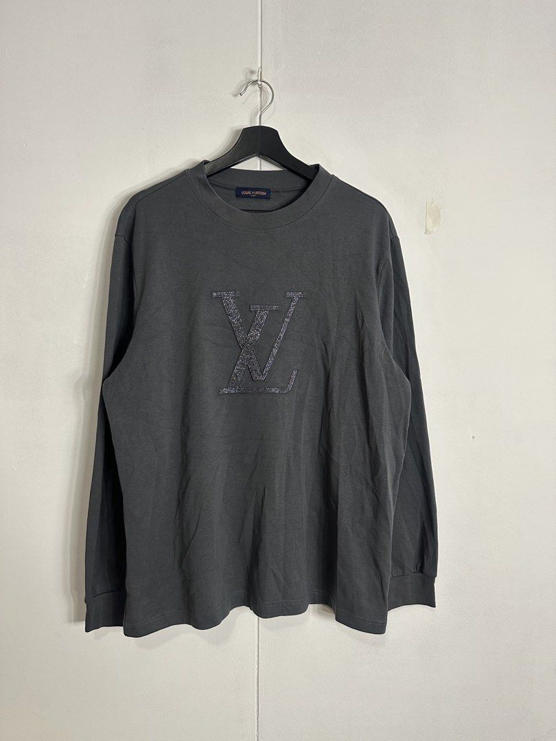 LV pullover jacket (Category: Coats, Jackets and Outerwear) located in Las Pinas. Submitted by archimedes.joaquin (Listing ID 1460952185, Image 1). Description: Good as new - 9.8/10 color rate - sz Large-XL 24 width 29 length - No issue.