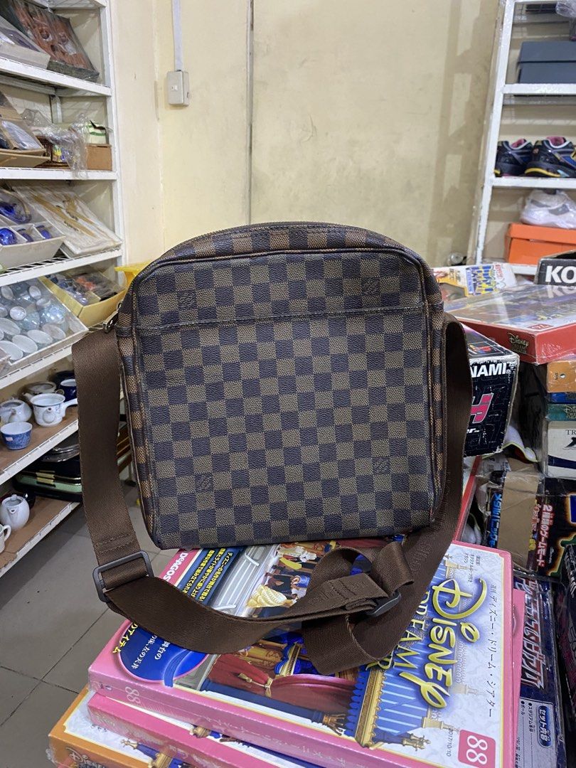 LV sling (Category: Luxury Bags & Wallets) located in Manila. Submitted by mikeed. (Listing ID 1461054711, Image 1). Description: LV sling price 3500 .