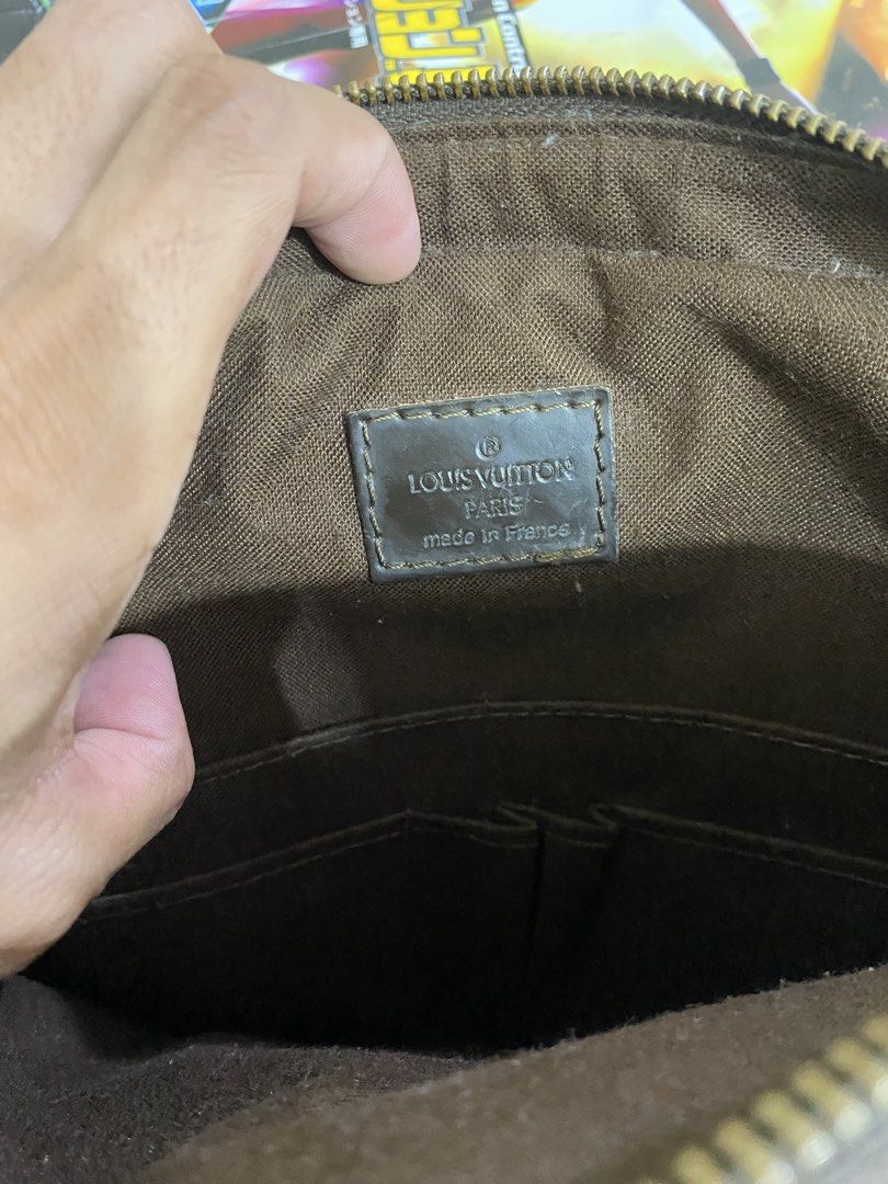 LV sling (Category: Luxury Bags & Wallets) located in Manila. Submitted by mikeed. (Listing ID 1461054711, Image 3). Description: LV sling price 3500 .