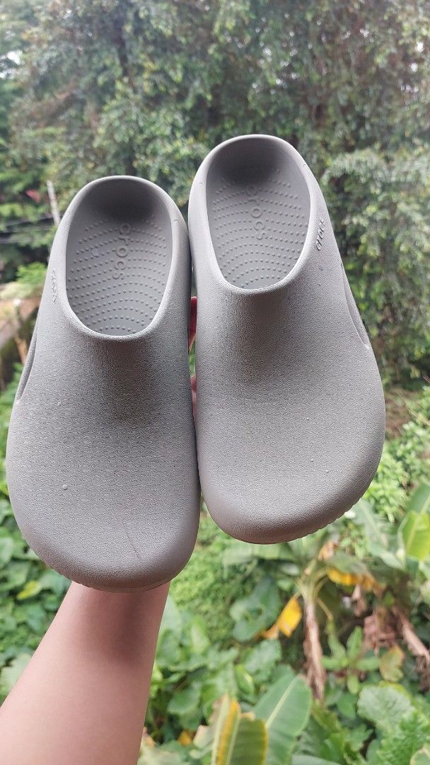 M8 W10 original preloved Crocs Grey Slip-On Clogs (Category: Slippers & Slides) located in Quezon City. Submitted by kimlynandaya (Listing ID 1460980182, Image 2). Description: original preloved crocs for men.