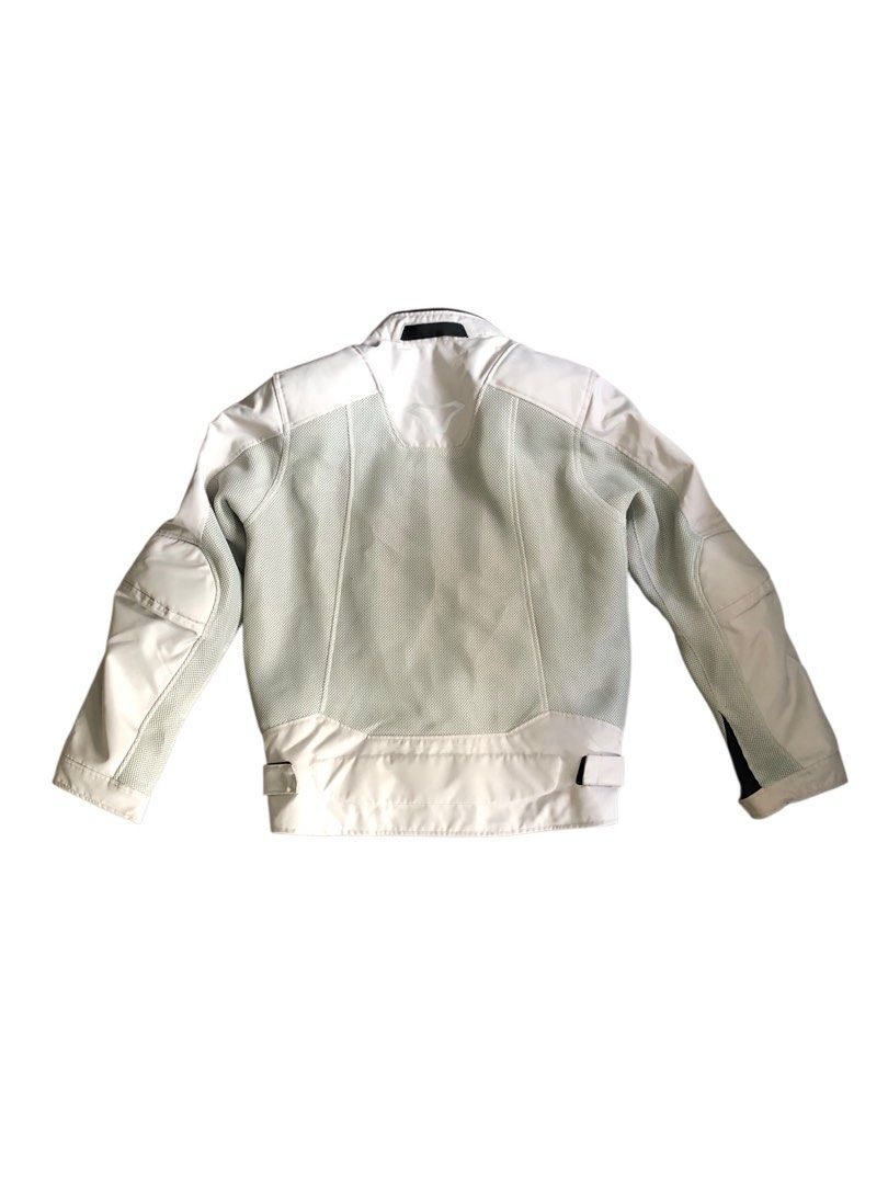 Macna Empire Light Grey (Category: Coats, Jackets and Outerwear) located in Pasay City. Submitted by roycednle.stone (Listing ID 1460949820, Image 2). Description: Good as new, no issue. pm if interested Size: Large 📍 Harrison, Pasay - White Macna motorcycle jacket - Breathable mesh panels on front and back - Adjustable waist straps for a custom fit - Secure zipper closure - Ideal for riding in warm weather - Please check photos for condition de