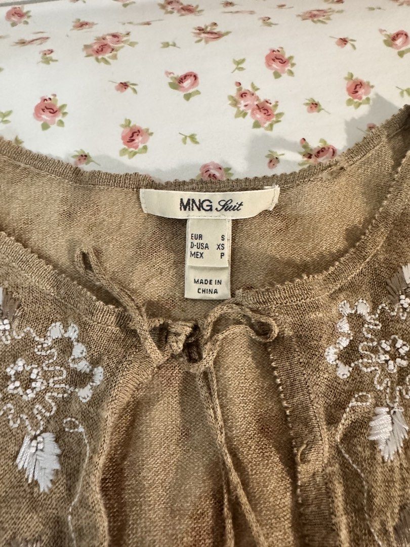 Mango Boho Y2K Downtown Aesthetic Brown Top (Category: Blouses) located in Binan City. Submitted by maringotchi (Listing ID 1461063927, Image 2). Description: ⊹ ࣪ ˖ Mango Boho Y2K Downtown Aesthetic Brown Top 𓏔 fits size xs to small on tag ₱200 .