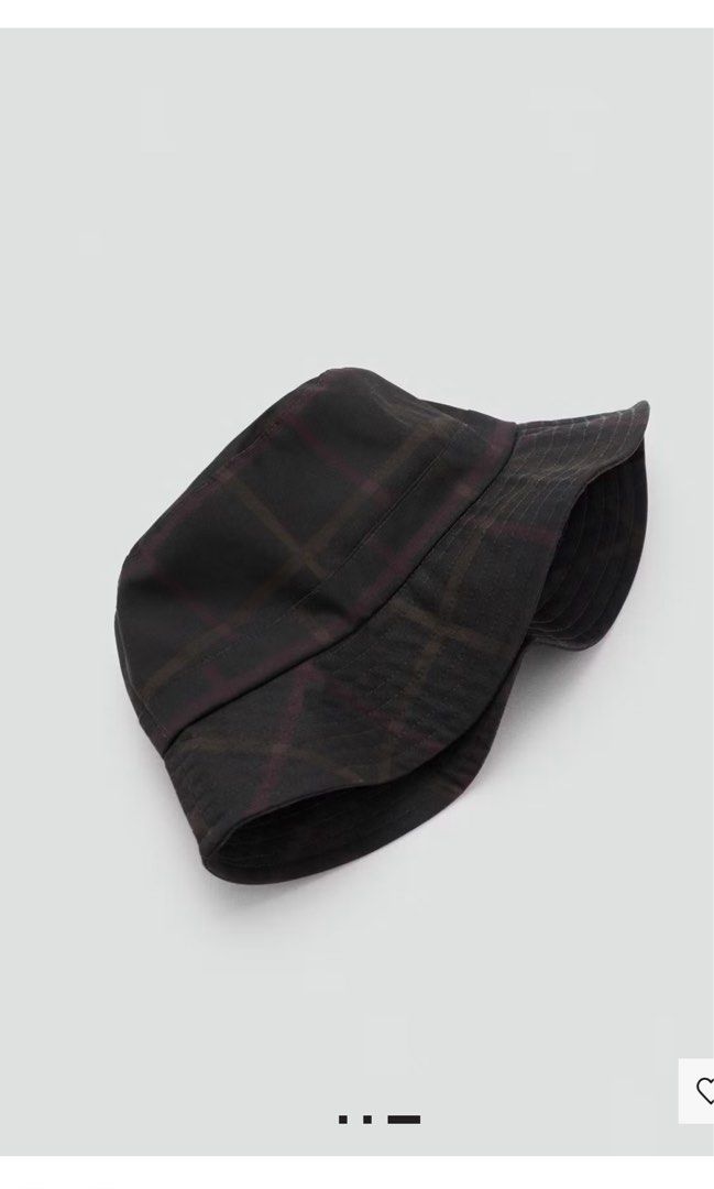 Mango bucket hat (Category: Announcements) located in Las Pinas. Submitted by silvader (Listing ID 1461057044, Image 2). Description: Bnwt Checked dark brown Authentic Mango.
