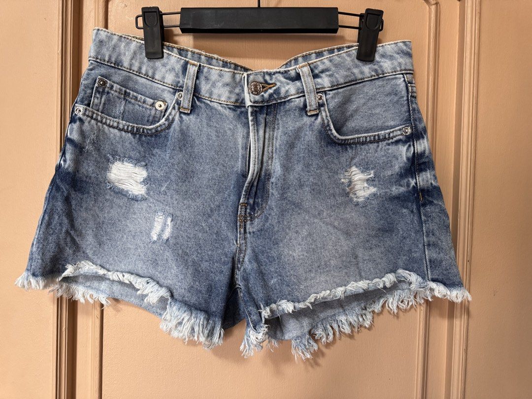 Mango Distressed Denim Shorts with Frayed Hem (Category: Shorts) located in Marikina City. Submitted by 1stuffshop (Listing ID 1460972464, Image 1). Description: - Brand: Mango - Style: Light wash denim shorts - Features: Distressed details, frayed hem - Pockets: Classic five-pocket styling - Closure: Button and zip - Occasion: Casual wear - Versatility: Easy to pair with any top.