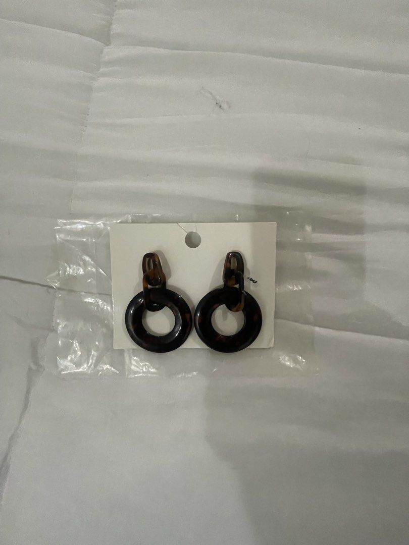 Mango earrings (Category: Announcements) located in Las Pinas. Submitted by silvader (Listing ID 1460962130, Image 2). Description: Tortoise shell Lightweight Authentic .