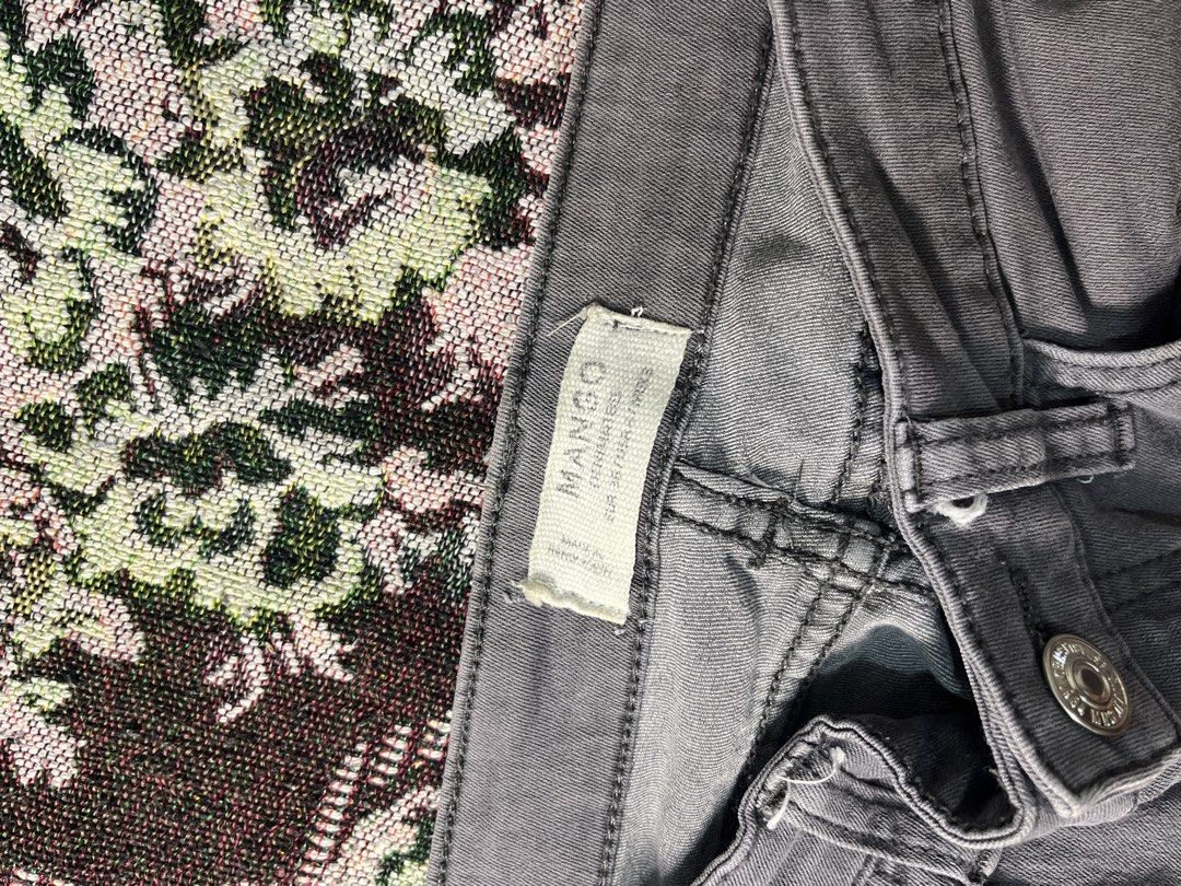 Mango Grey Skinny Jeans (Category: Jeans) located in Manila. Submitted by sennisen (Listing ID 1461101136, Image 2). Description: - Mango grey skinny jeans - Classic five-pocket style - Button and zip closure - Comfortable and versatile for everyday wear - Great wardrobe staple.