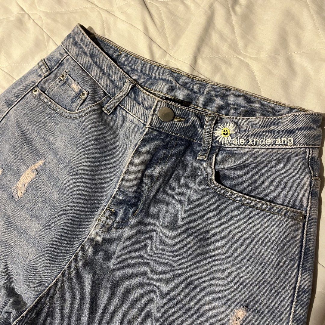 Maong short - size 26 (Category: Shorts) located in Quezon City. Submitted by giometryyy (Listing ID 1461106996, Image 2). Description: size 26 embroidered design .