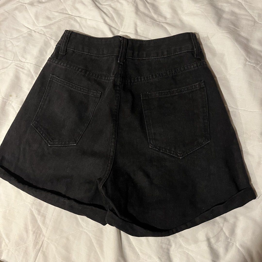 Maong short - size 28 (Category: Shorts) located in Quezon City. Submitted by giometryyy (Listing ID 1461106793, Image 3). Description: size 28 high quality material .