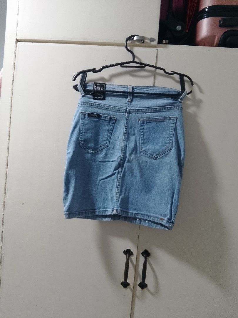 Maong Skirt (Category: Skirts) located in Malolos. Submitted by pcycloset_ (Listing ID 1461032454, Image 2). Description: PLEASE READ BEFORE PURCHASING: RFS: Decluttering ➡️ Size: M | 27-28 ➡️ Colors may vary slightly due to lighting and screen settings. ➡️ This is a pre-loved item, so please manage your expectations. Shipping & Payment 🚚 Shipping Fee: Not included and will be shouldered by the buyer. 💳 Payment Methods: GCash, MariBank, or BPI 