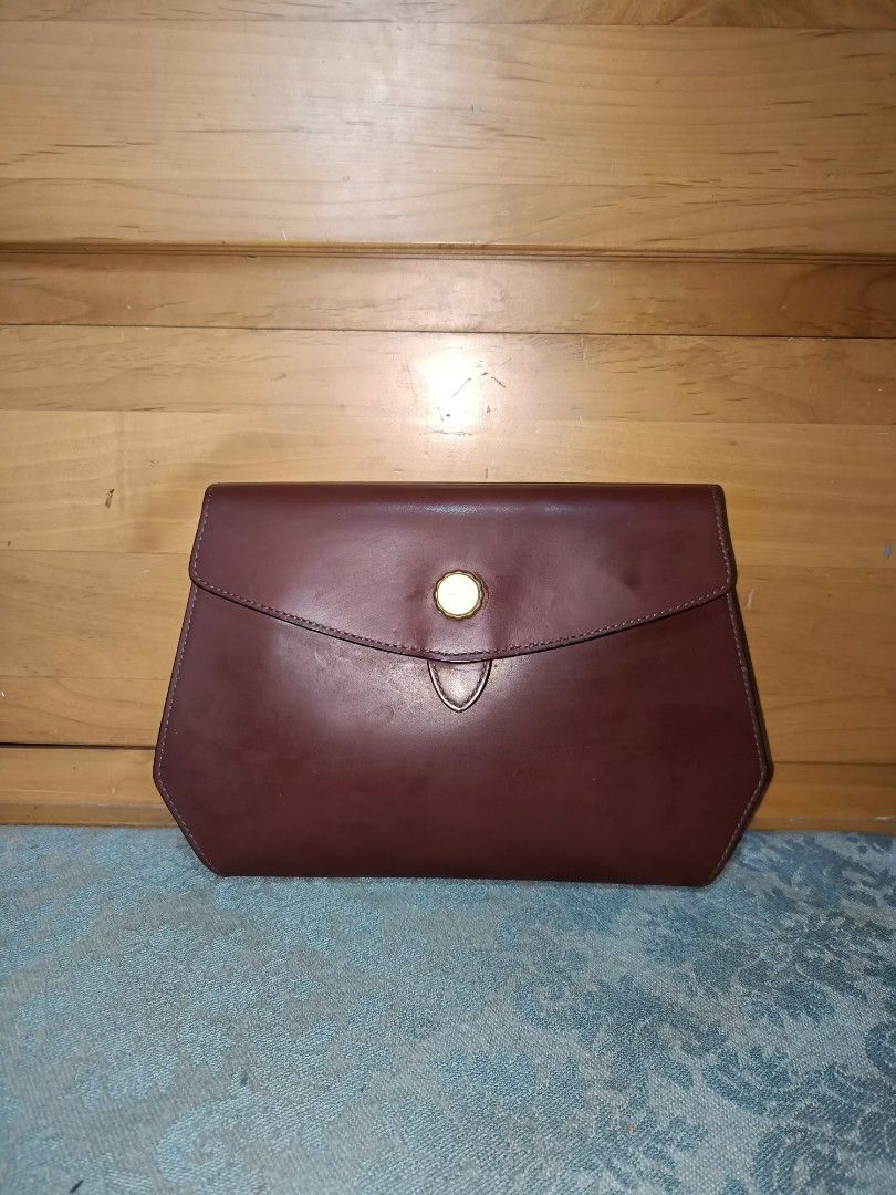 Marie Claire Pouch (Category: Purses & Pouches) located in Baguio. Submitted by roselleshiddentreasures13384 (Listing ID 1460942128, Image 1). Description: 🌸Genuine Leather Material 🌸No Major Issue 🌸Normal Signs Of Use Only 📏Meduim Size 🖼️Check All Photos For Other Details 🌸Limit Your Expectation The Item Is Preloved From Ukay ❌No Return No Exchange. ❗.