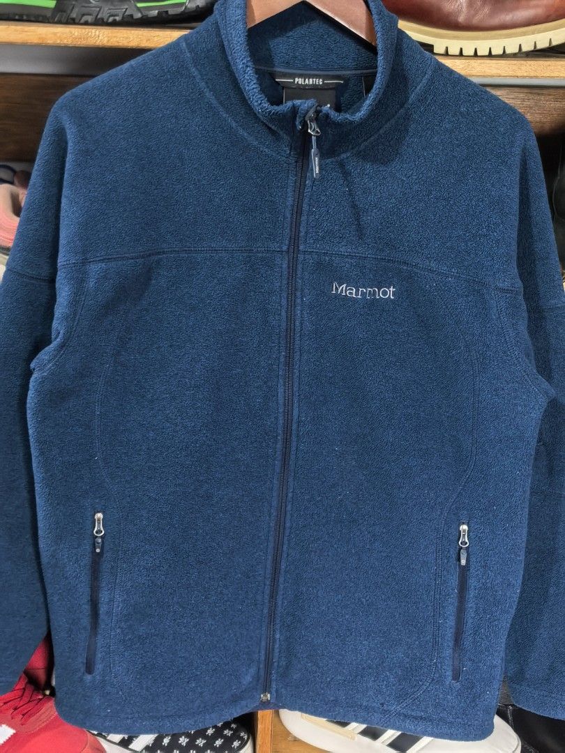 Marmot fleece (Category: Coats, Jackets and Outerwear) located in Baguio. Submitted by gabierfinds (Listing ID 1461042454, Image 3). Description: Size M 22" x 27" Excellent condition 👌.
