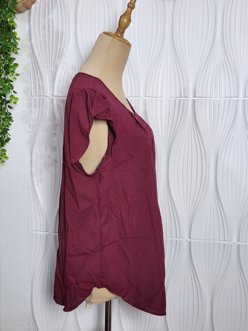 Maroon Blouse XL (Category: Blouses) located in Marikina City. Submitted by KanamiFinds (Listing ID 1461079181, Image 2). Description: Bust: 46 to 48 inches Length: 25 inches from shoulders.