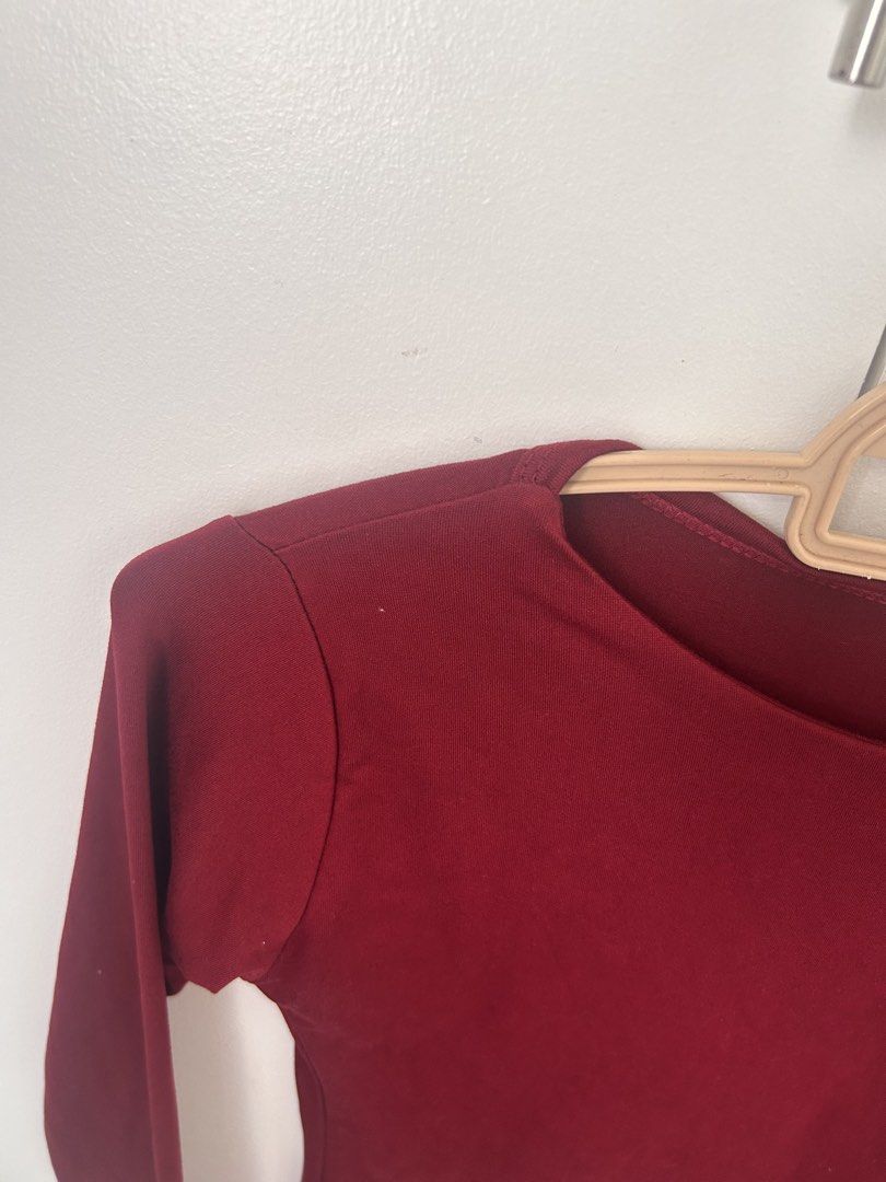 Maroon Long Sleeve Top (Category: Longsleeves) located in Manila. Submitted by lesjury (Listing ID 1461055901, Image 2). Description: - Classic maroon long-sleeved top - Simple and versatile design - Stretchy material for a snug fit - Perfect for layering or wearing on its own - RFS: Lol not my size.