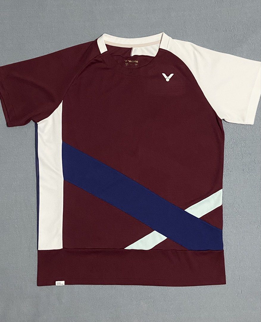 Maroon Victor Drifit Jersey (Category: Activewear) located in Davao. Submitted by sb.thriftwear (Listing ID 1461057089, Image 1). Description: FIXED PRICE‼️ Size: L-XL Dimensions: W- 21.5” L- 27.5” Issue: Hairline on back print Color may vary due to lighting. ⚠️All items are thrifted. Please manage your expectations..