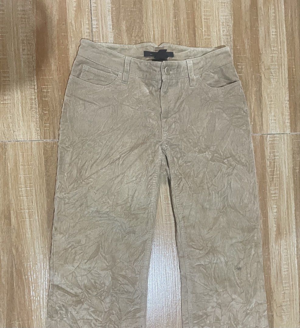 Max Mara curdoroy jeans (Category: Jeans) located in Davao. Submitted by mj_designervintagecurator (Listing ID 1461050716, Image 3). Description: 📌in good condition 📌waist 28 - hips 36- legs 18- length 37 inches semi streched.