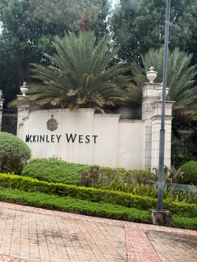 McKinley lot (Category: Lot) located in Taguig. Submitted by olxph_311265110 (Listing ID 1461024742, Image 1). Description: Lot at McKinley west village ,464 sqm , .