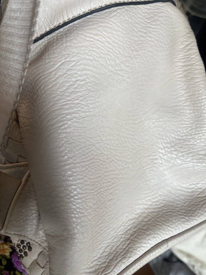 Mcm (Category: Luxury Bags & Wallets) located in Manila. Submitted by anjucarl (Listing ID 1460953035, Image 3). Description: Pamigay sale kayo na magpa bag spa Wala flaw o bakbak madumi lang...