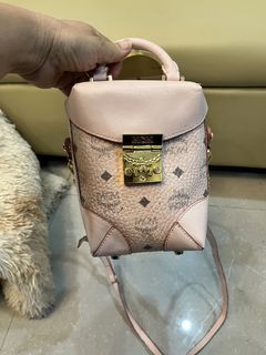 (Category: ) located in . Submitted by nbetcuban007trendyfinds (Listing ID 1460929553, Image 1). Description: .